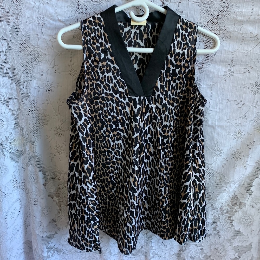 Vintage Cheetah print medium Perri Ann with black neck and front trim.